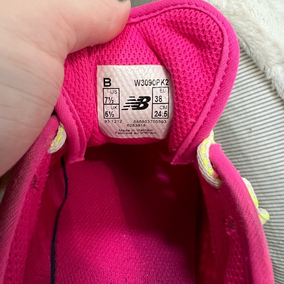 New Balance Running Shoes - Picture 2 of 3